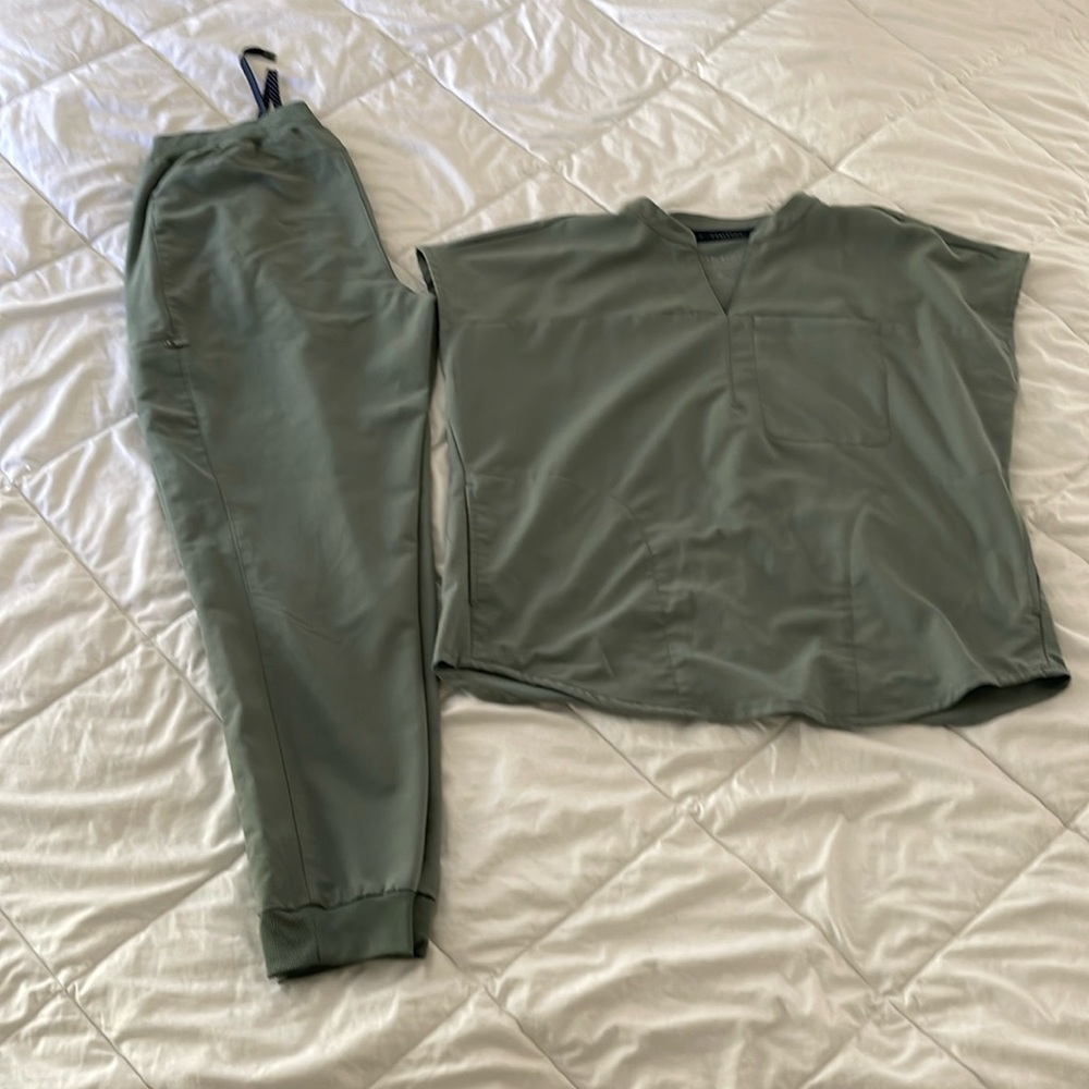Fabletics scrubs
